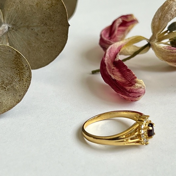 Vintage imitation Ruby and Diamond Ring - Picture 4 of 6